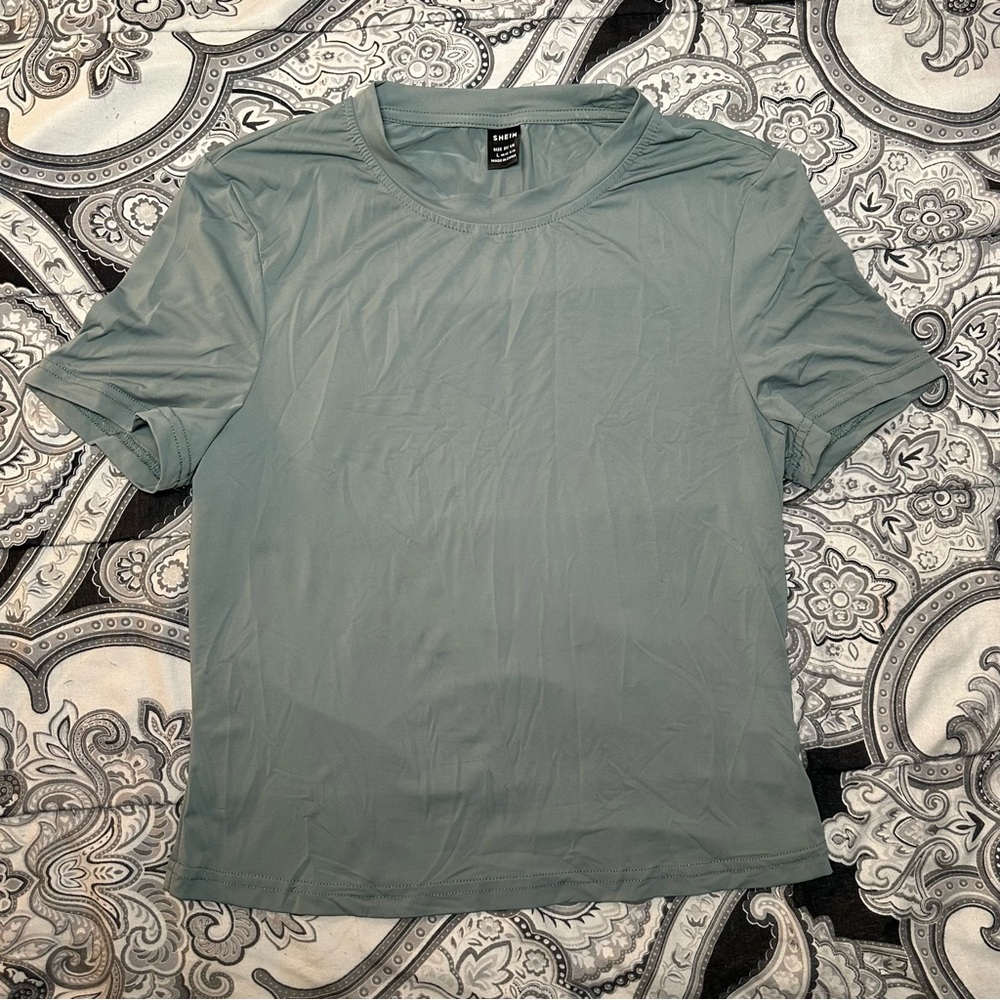 shein | basic green tee | fitted light olive tee |